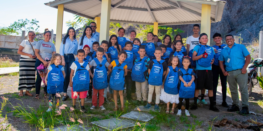 Donación de kits escolares