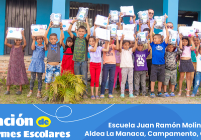 Donación de uniformes escolares en Escuela Juan Ramón Molina, La Manaca, Campamento
