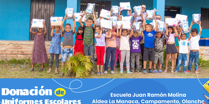 Donación de uniformes escolares en Escuela Juan Ramón Molina, La Manaca, Campamento