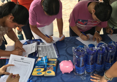 Participación en la Expo Feria Ahorra o Nunca organizada por la UNICAH