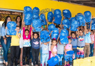 Donación de mochilas La Lima, Juticalpa