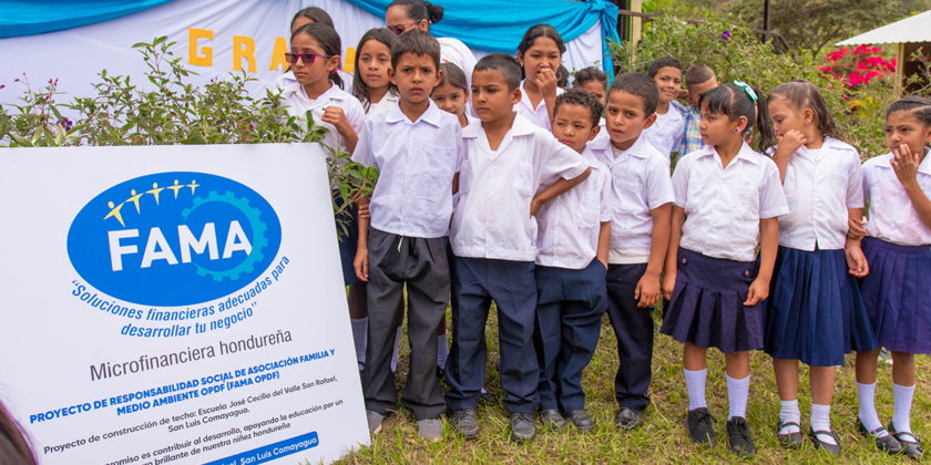 Donativo estructura de techo a escuela