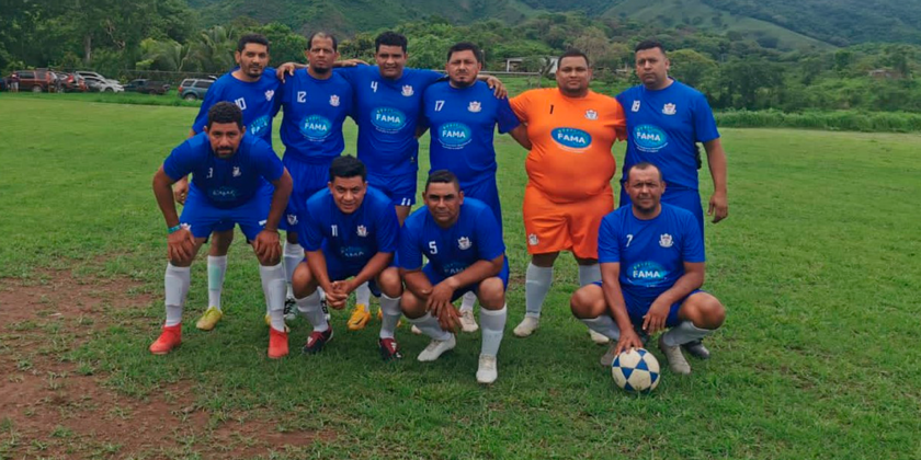 Donativo de 18 uniformes deportivos