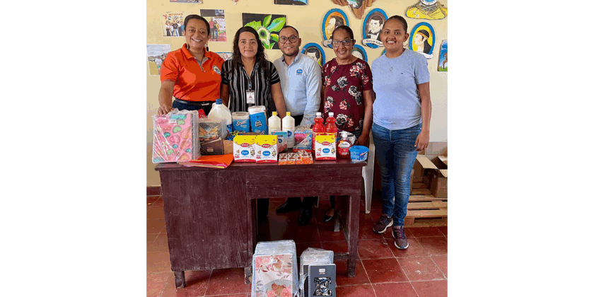 Donación material didáctico y de aseo al Distrito Educativo «6» ubicado en Manto, Olancho