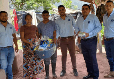 Donación de canastas básicas Mes de la Familia