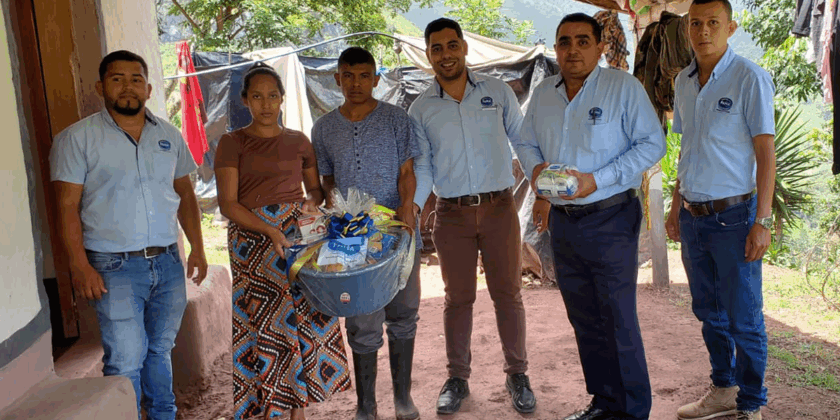 Donación de canastas básicas Mes de la Familia