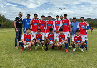 Donación uniformes deportivos Club Deportivo la Puya