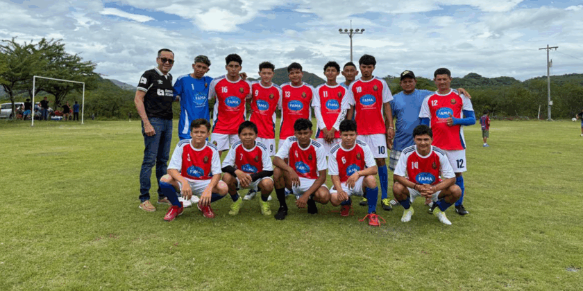 Donación uniformes deportivos Club Deportivo la Puya
